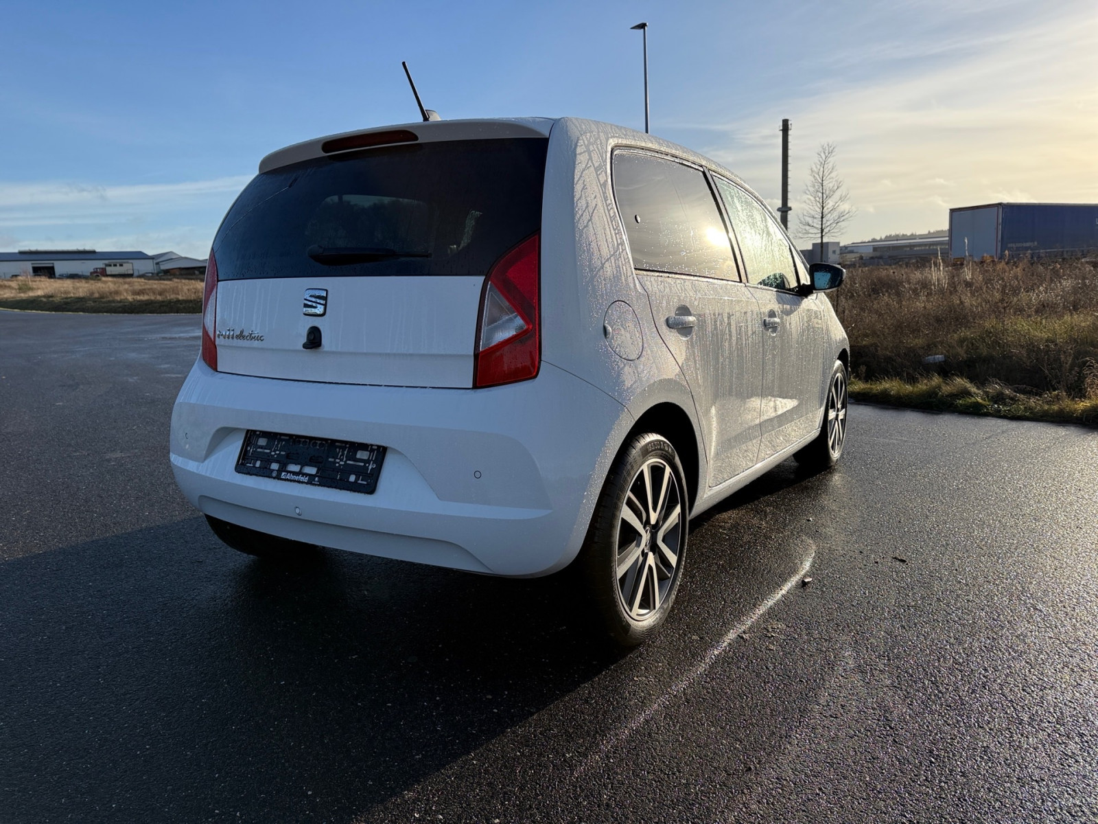 SEAT Mii electric Edition Power Charge KLIMA PDC SHZ - cuarta imagen del vehículo