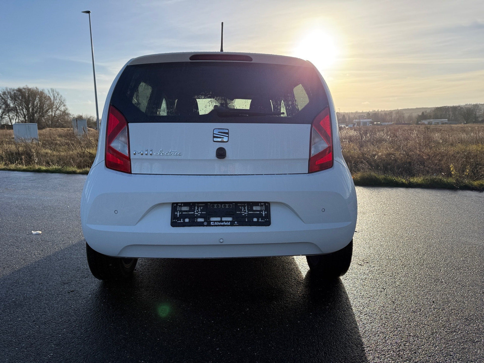 SEAT Mii electric Edition Power Charge KLIMA PDC SHZ - quinta imagen del vehículo