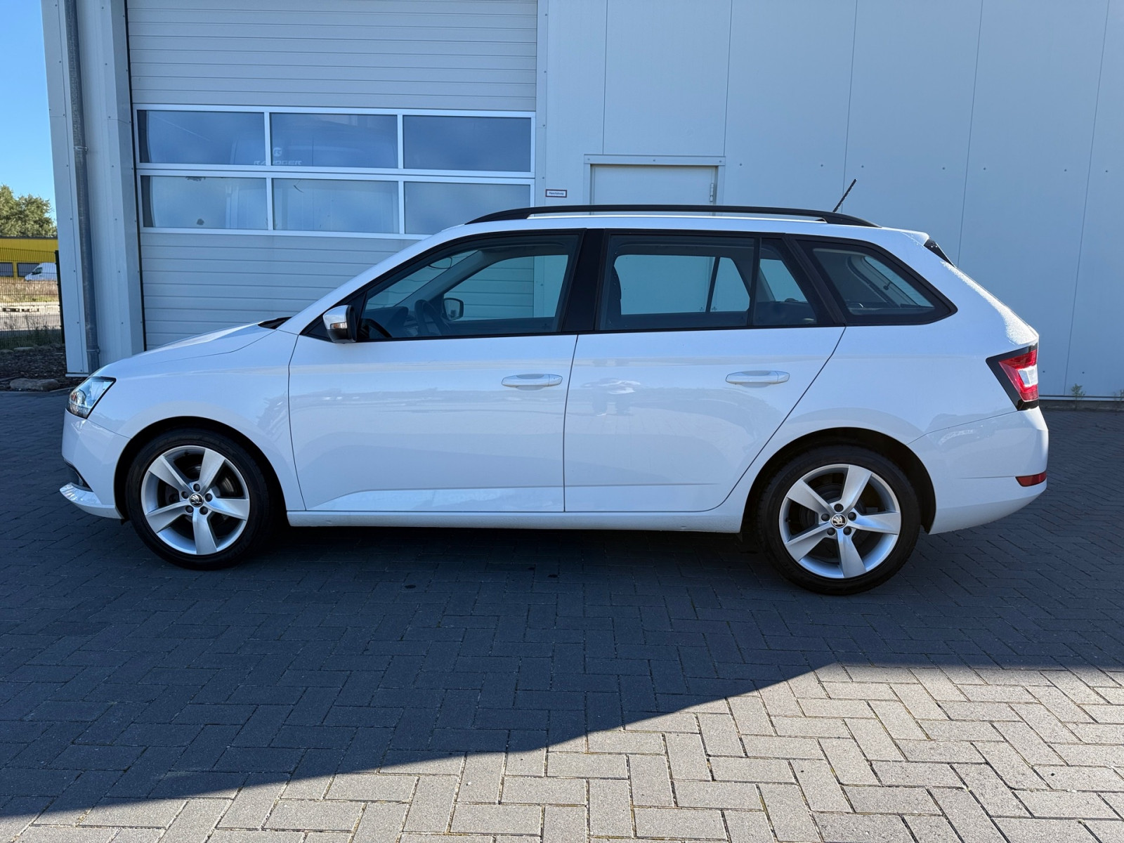 SKODA Fabia Combi 1.0 TSI Active KLIMA PDC SHZ FACEL. – drittes Bild des Fahrzeugs