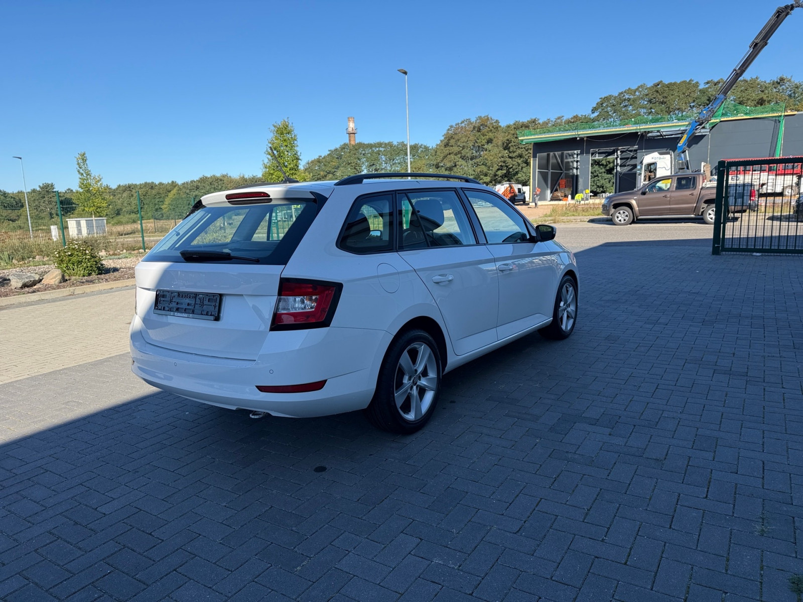 SKODA Fabia Combi 1.0 TSI Active KLIMA PDC SHZ FACEL. – viertes Bild des Fahrzeugs