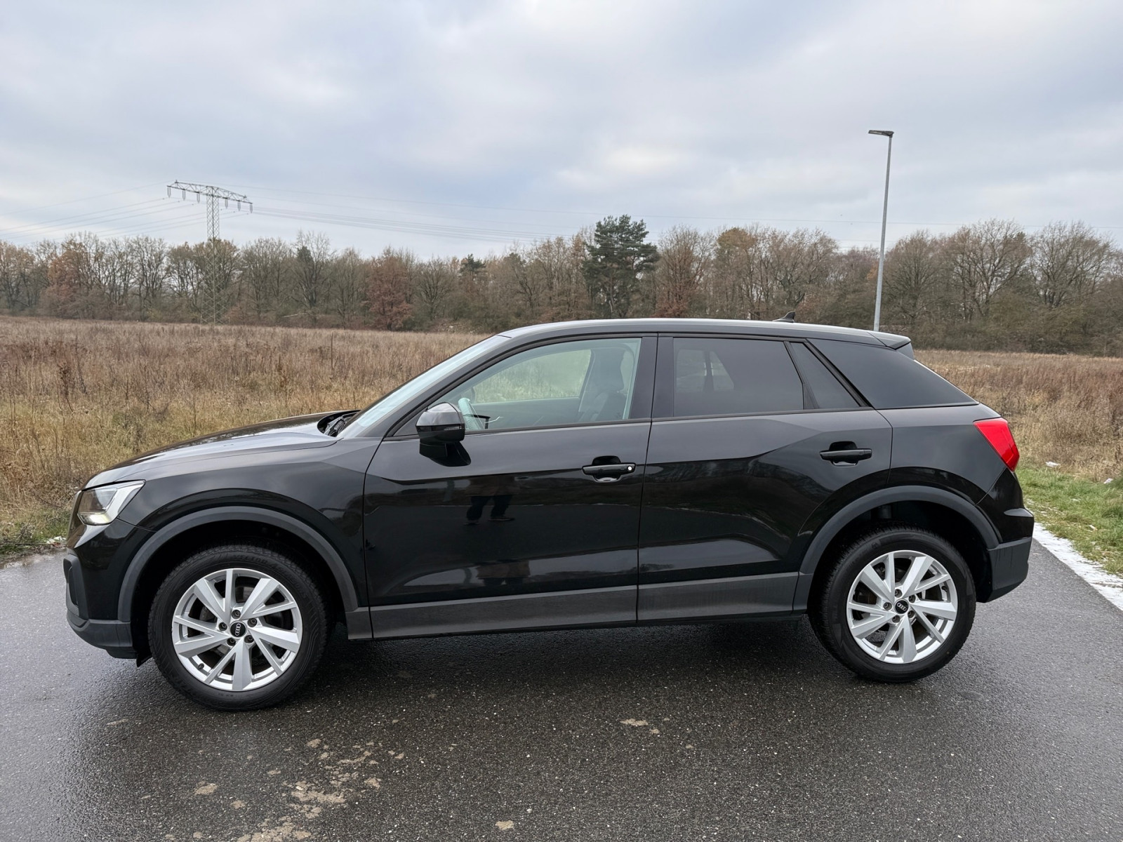 AUDI Q2 35 TFSI basis PDC SHZ KAMERA NAVI FACEL. LED – drittes Bild des Fahrzeugs