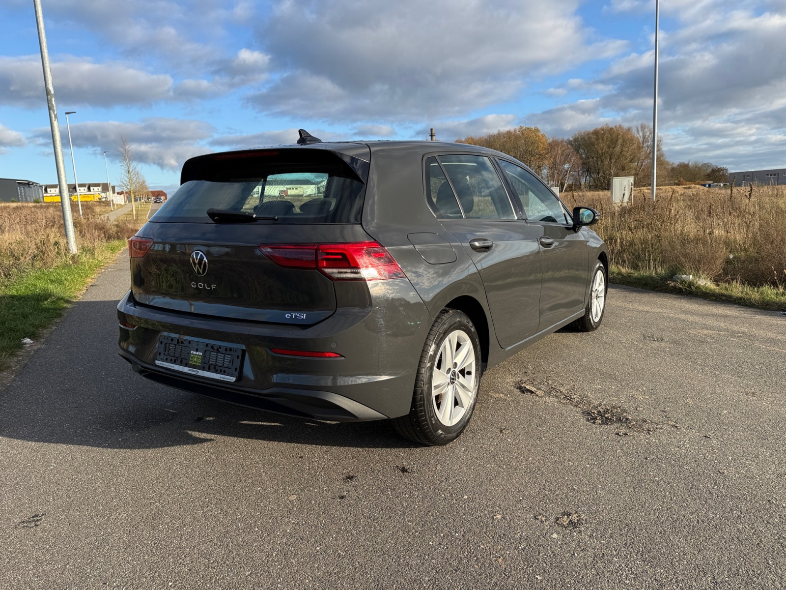 VW Golf VIII 1.0 eTSI Life KLIMA PDC ACC LED - cuarta foto del coche