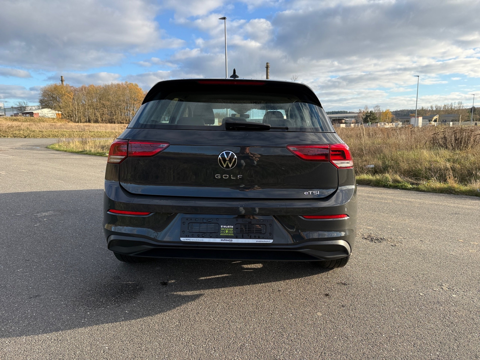 VW Golf VIII 1.0 eTSI Life KLIMA PDC ACC LED - quinta foto del coche