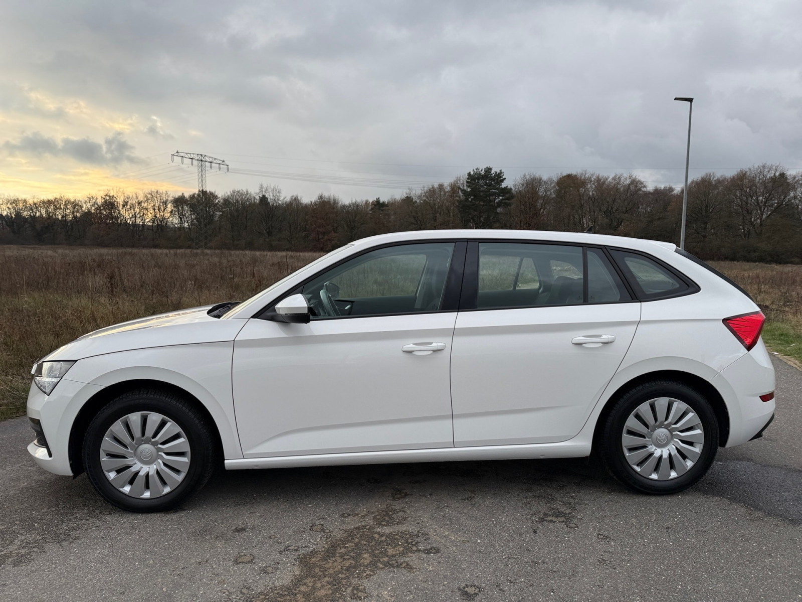 SKODA Scala 1.0 TSI Cool Plus CLIMATIZACIÓN ASIENTO PDC - tercera foto del coche