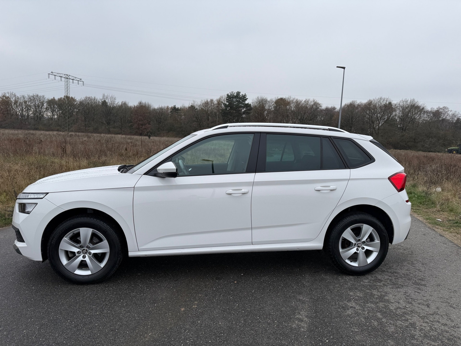 SKODA Kamiq 1.0 TSI Ambition KLIMA PDC SITZHEIZUNG – drittes Bild des Fahrzeugs