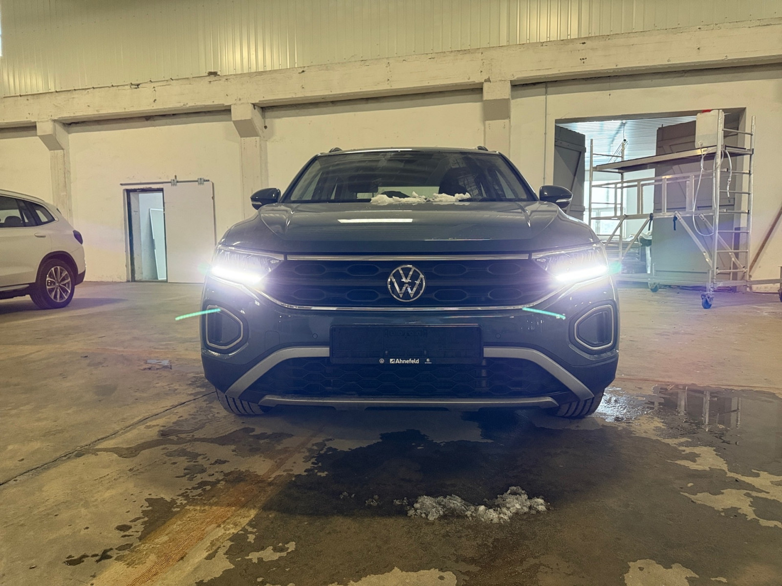 VW T-Roc 1.0 TSI Life - second picture of the vehicle