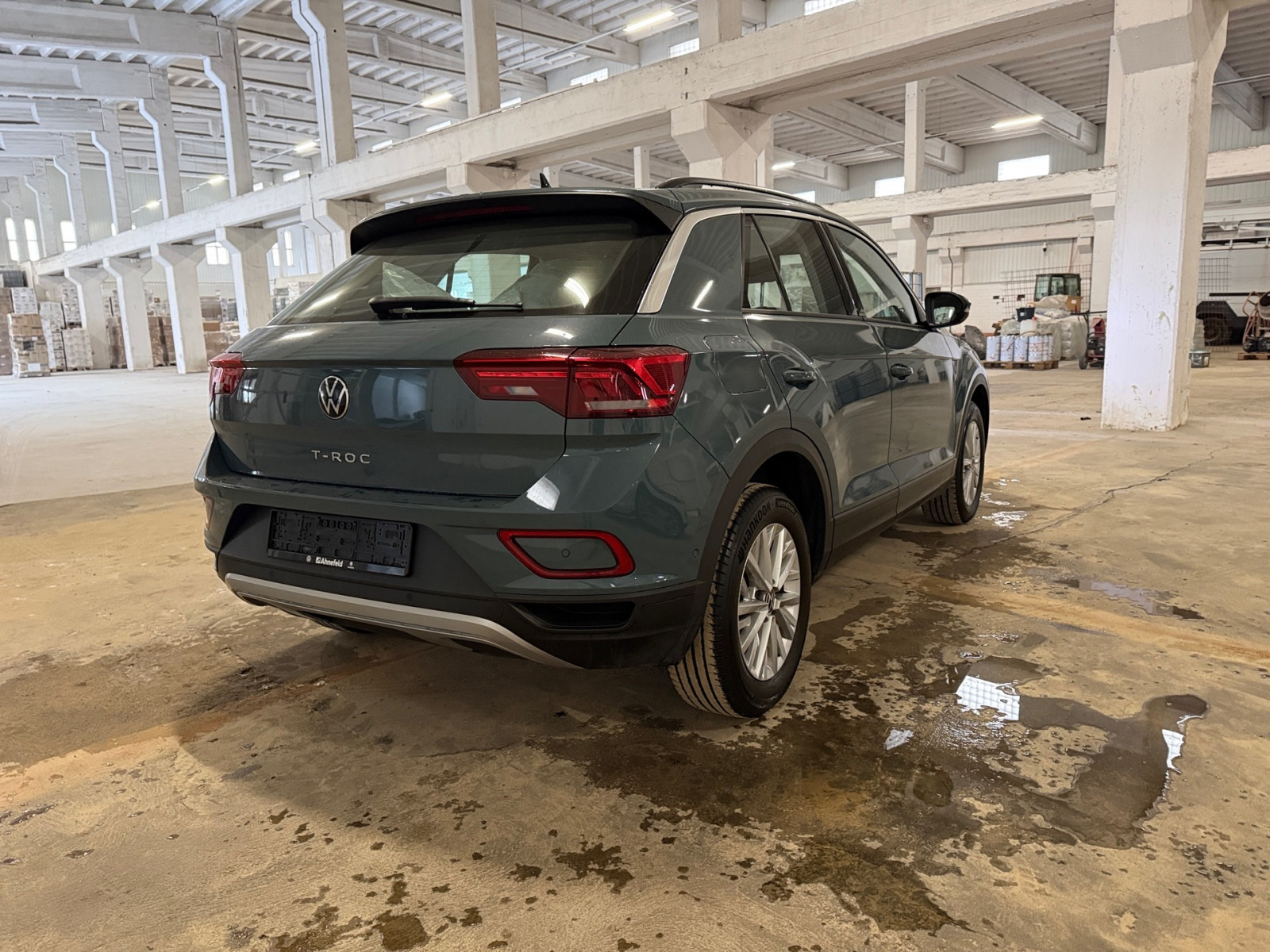 VW T-Roc 1.0 TSI Life - fourth picture of the vehicle