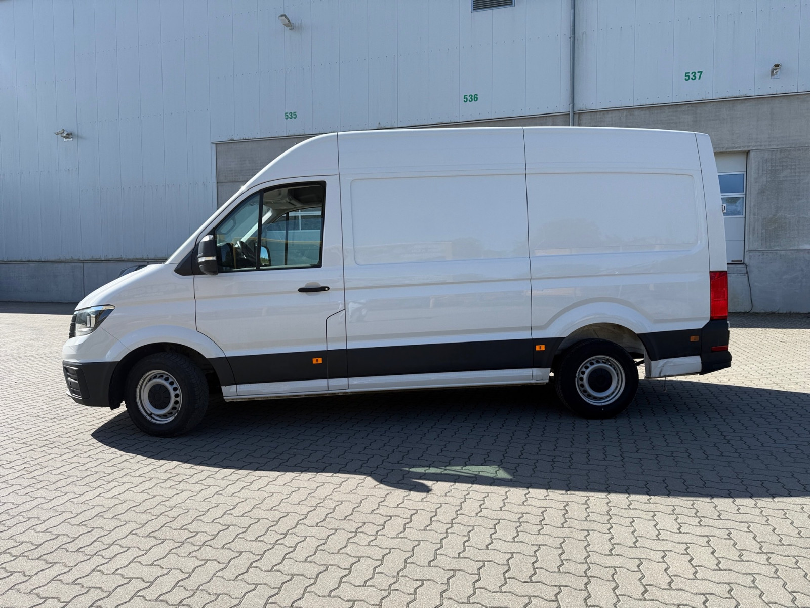 VW Crafter 35 2.0 TDI L2H2 FWD – drittes Bild des Fahrzeugs