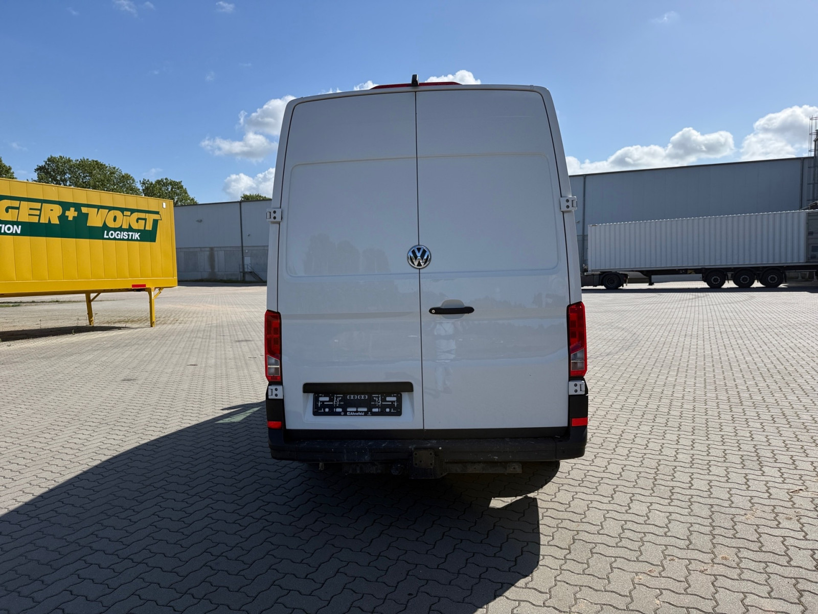 VW Crafter 35 2.0 TDI L2H2 FWD – fifth image of the vehicle
