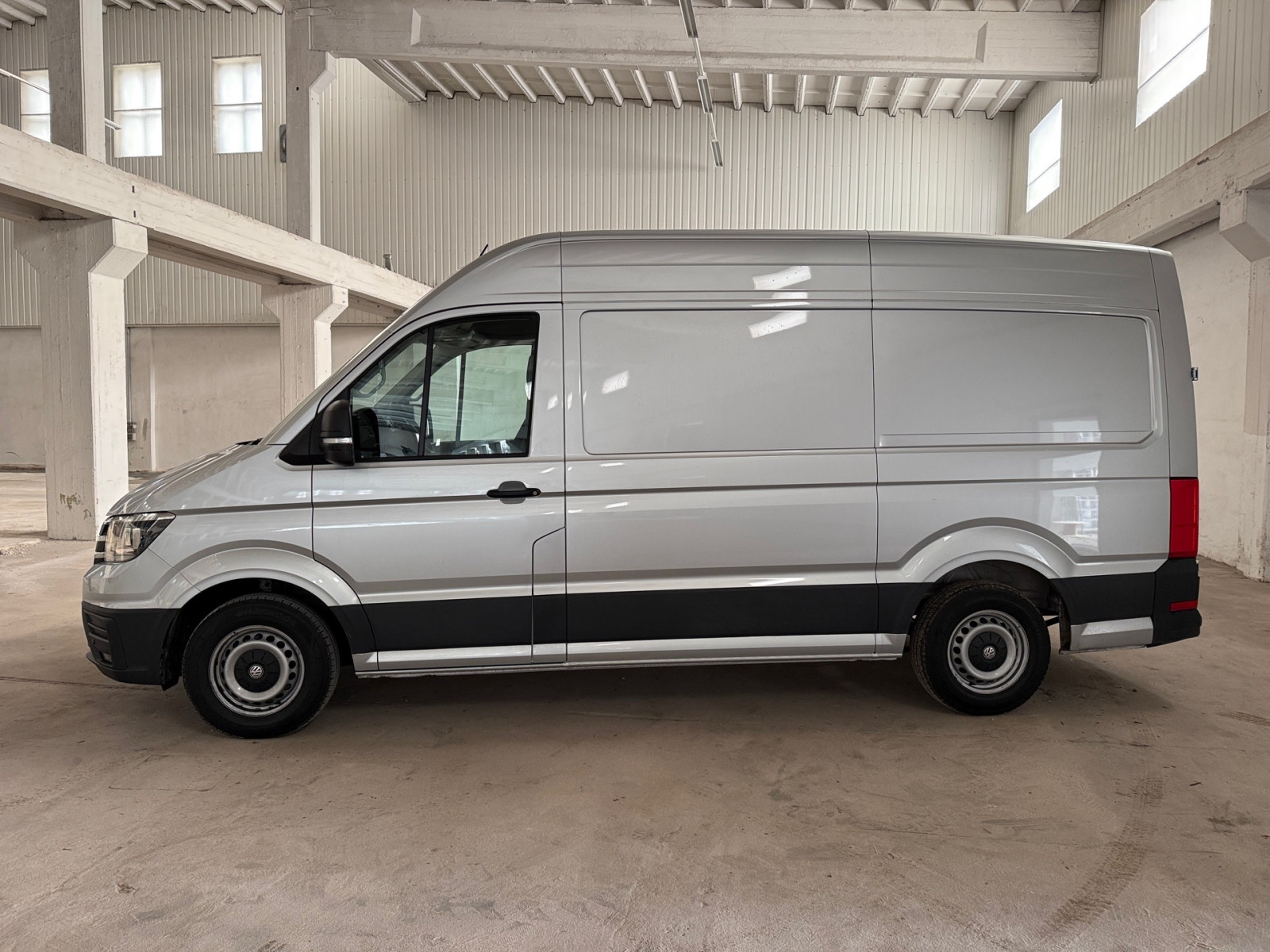 VW Crafter 35 2.0 TDI Trendline L2H2 FWD – drittes Bild des Fahrzeugs