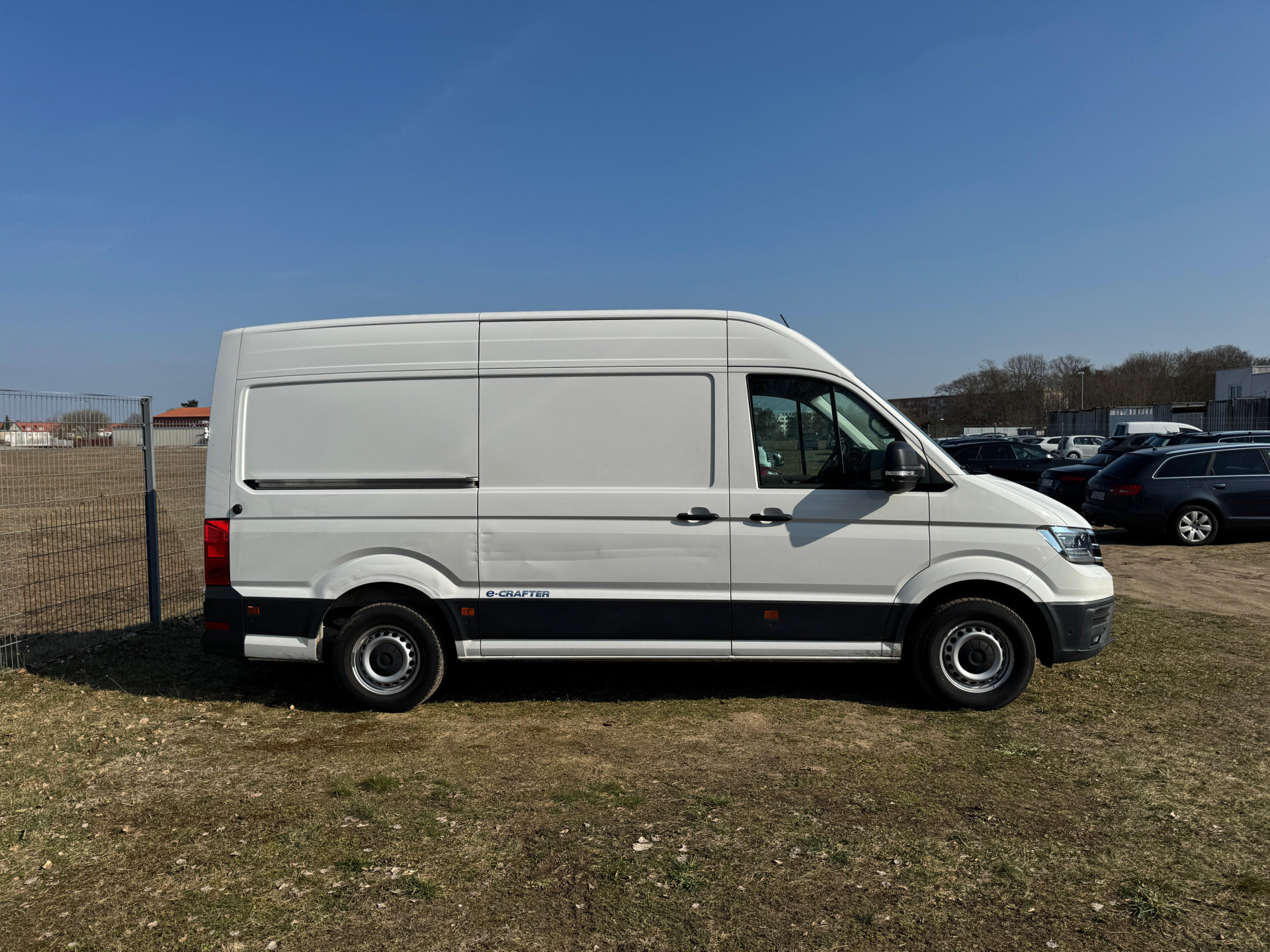 VW e-Crafter L2H2 FWD HV-Batterie 35,8 kWh – zweites Bild des Fahrzeugs