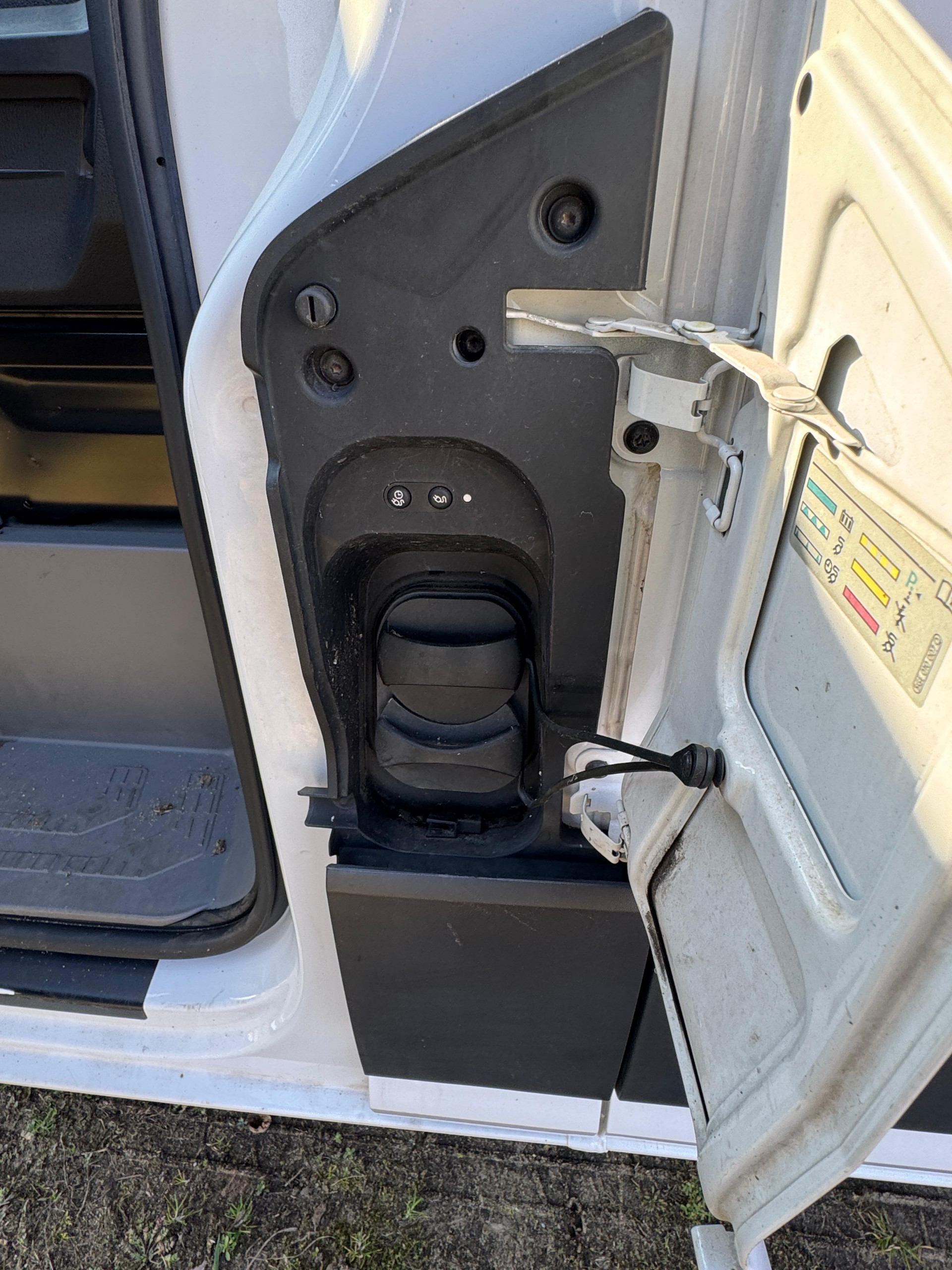 VW e-Crafter L2H2 FWD HV-Batterie 35,8 kWh – viertes Bild des Fahrzeugs