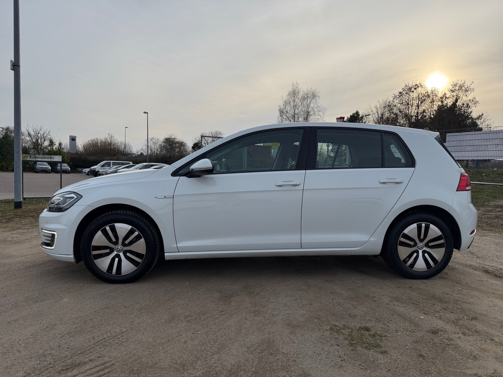 VW Golf VII e-Golf – drittes Bild des Fahrzeugs